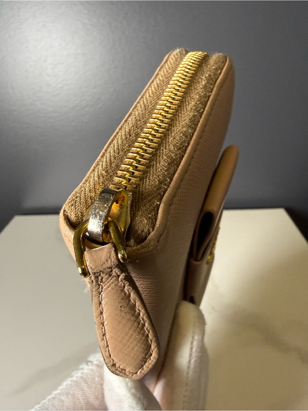 Prada Beige Leather Bow Zip-Around Wallet - Picture 3 of 5
